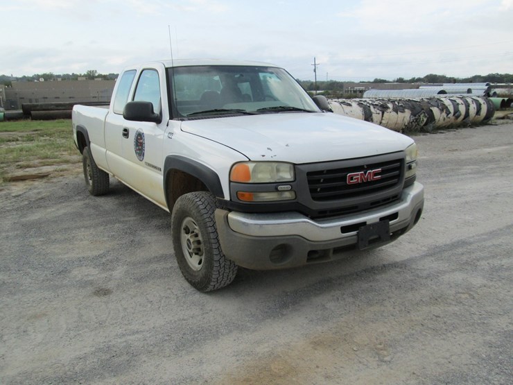 2005-gmc-2500hd-image-2