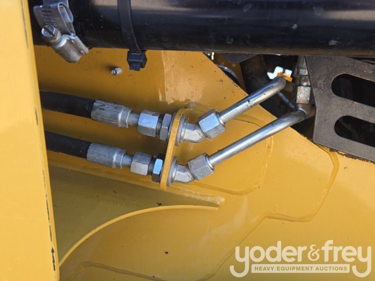 2018-caterpillar-226d-image-26