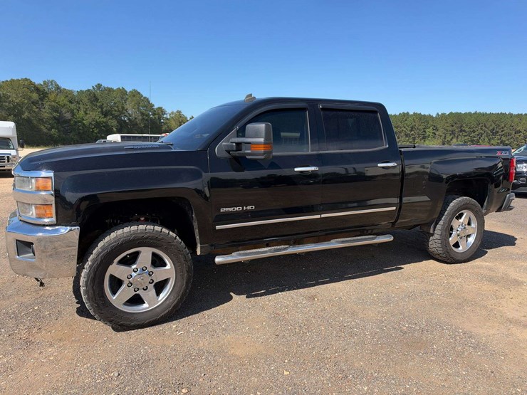 2015-chevrolet-silverado-2500-image-1