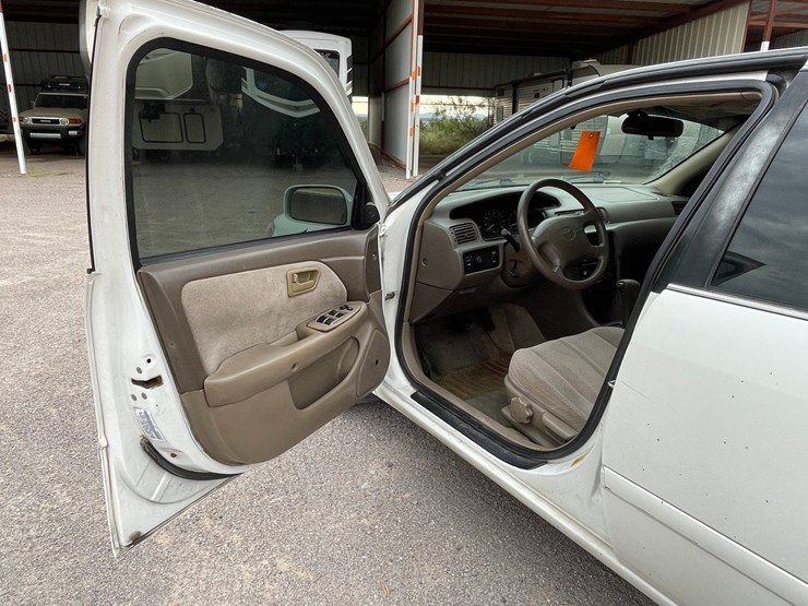 #2768-•-2001-toyota-camry-(title-in-delay)-image-30