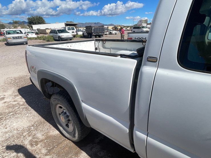 2002-chevrolet-silverado-2500-image-25