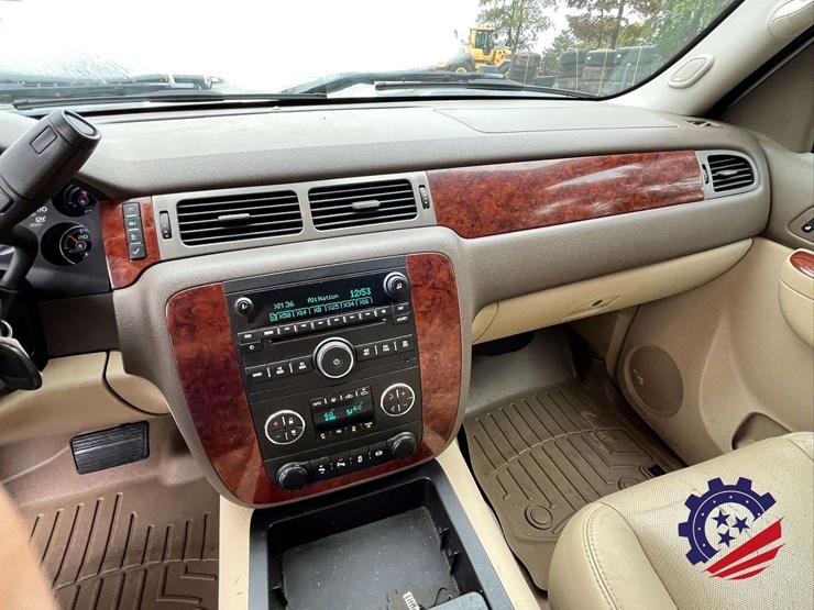 2013-chevrolet-silverado-z71-/-4x4-/-3500hd-pickup-image-57