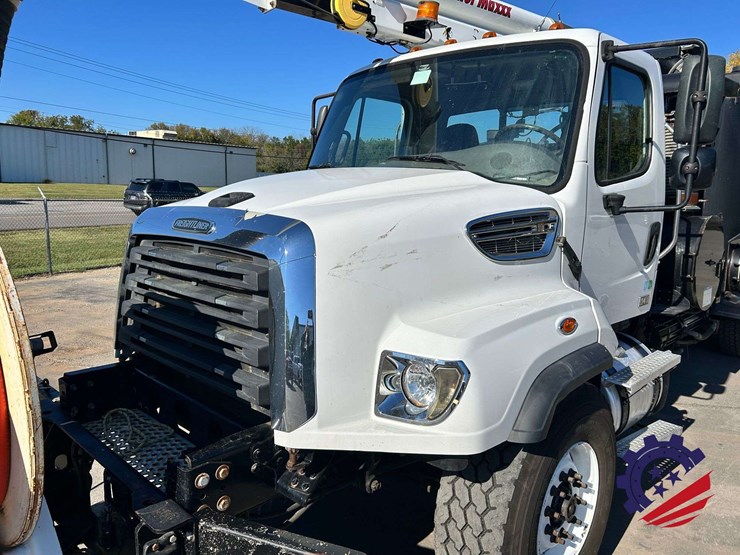 2019-freightliner-114sd-image-10