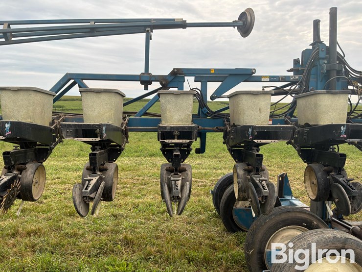 1998-kinze-2600-image-16