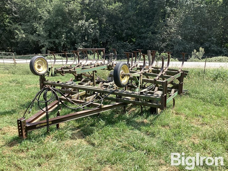 john-deere-1010-image-1