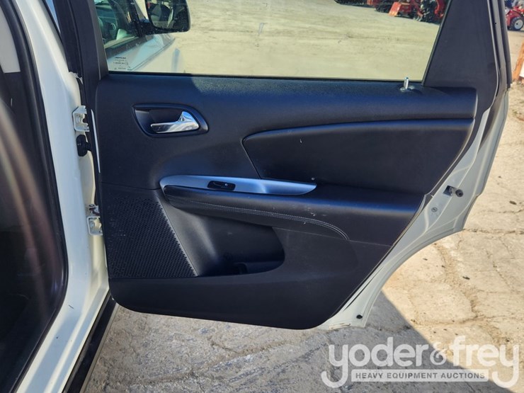 2012-dodge-journey-image-41