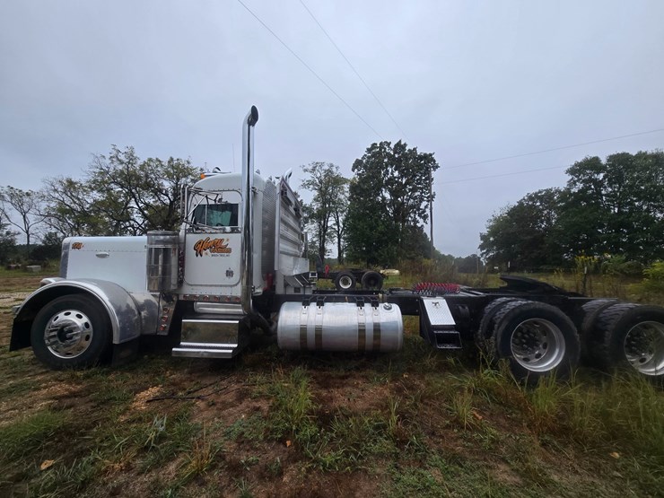 2000-peterbilt-379-image-5