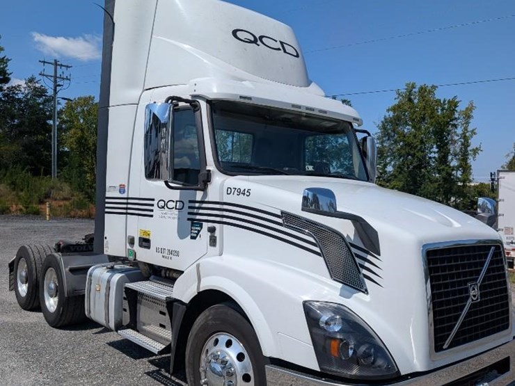 2018-volvo-10-image-3