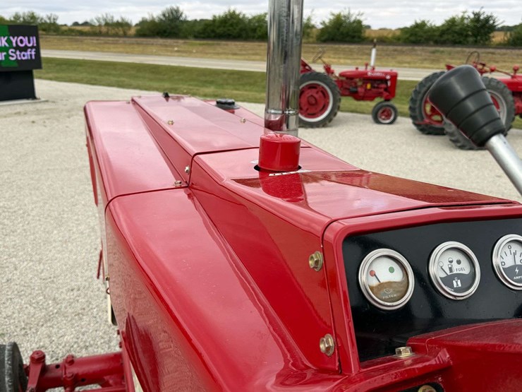 farmall-1066-turbo-row-crop-puller-image-46