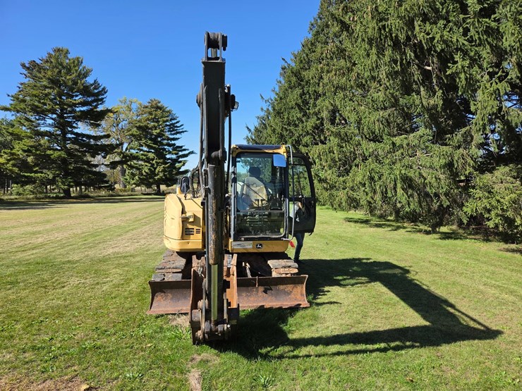 2017-deere-75g-image-1