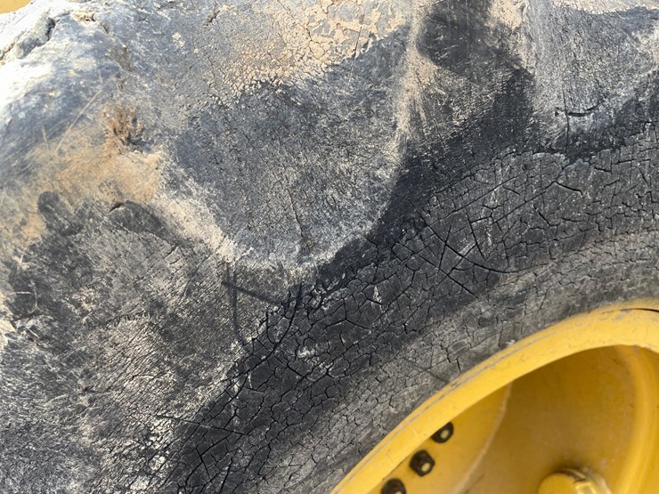 deere-440b-image-81
