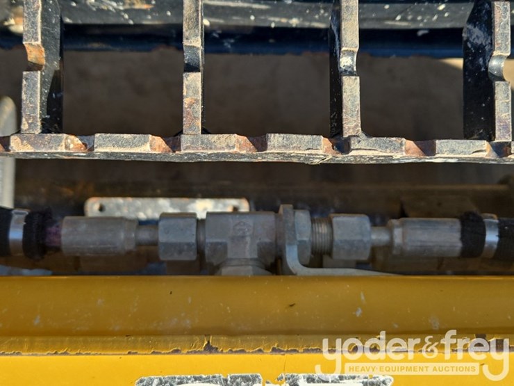 2018-caterpillar-226d-image-21