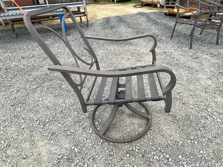 #3055-•-patio-table-and-chairs-image-19