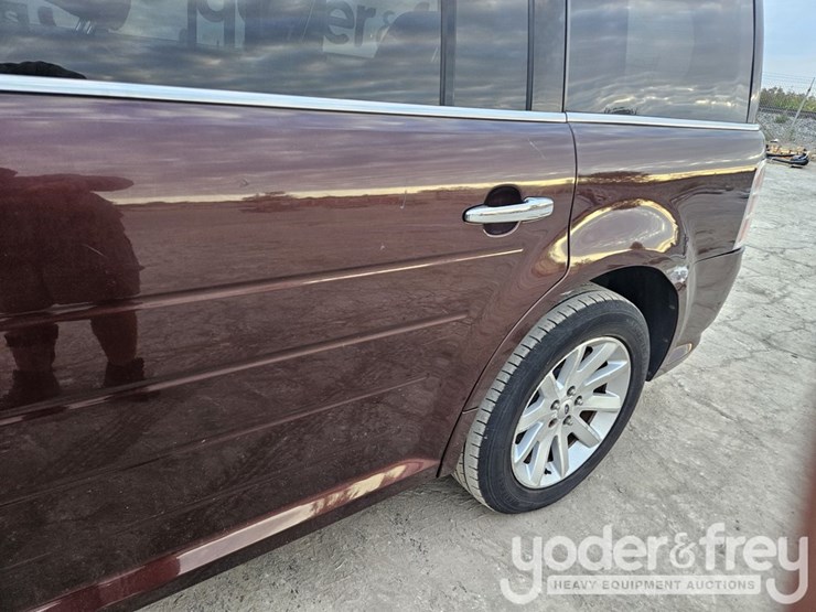 2010-ford-flex-image-30