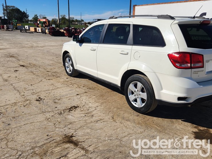 2012-dodge-journey-image-13