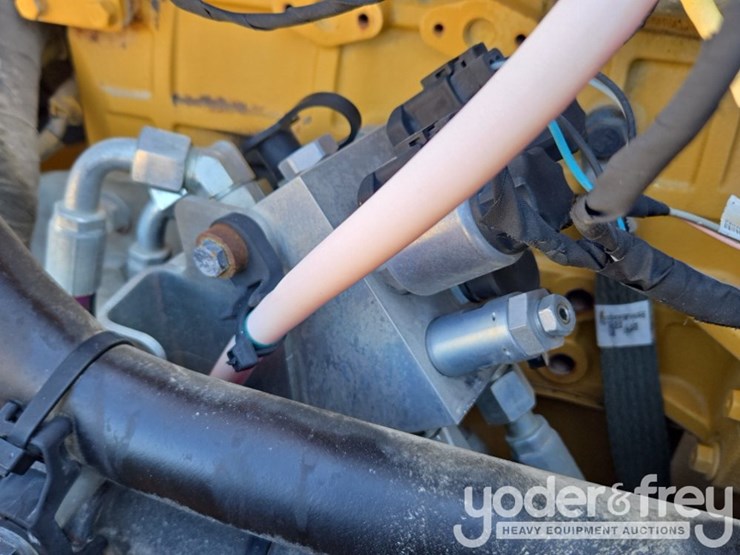 2018-caterpillar-cb34b-image-37
