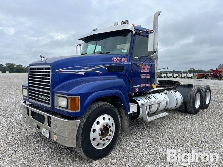 2013-mack-pinnacle-chu613-image-1