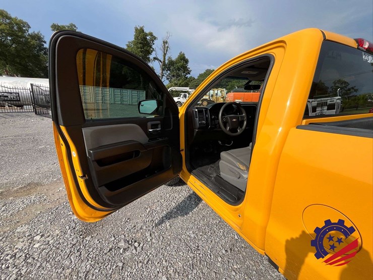 2017-chevrolet-silverado-1500-image-44