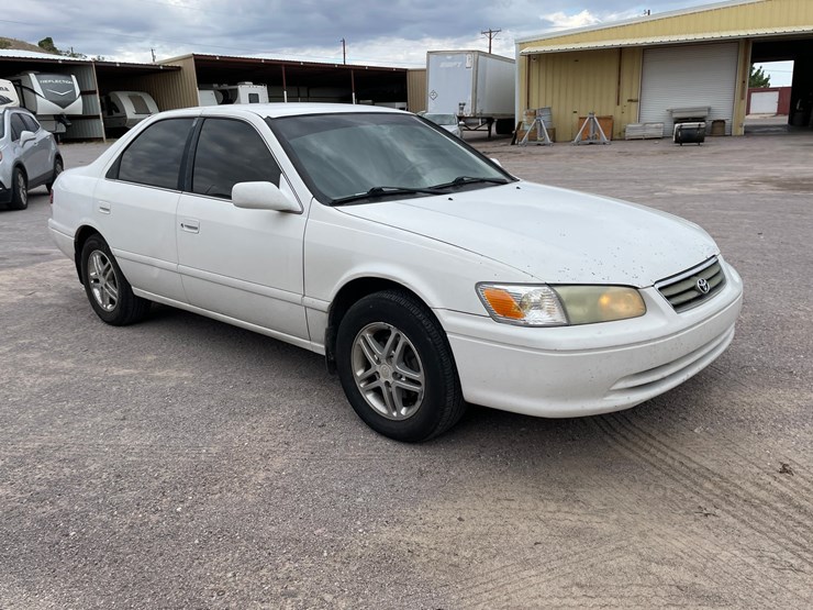 #2768-•-2001-toyota-camry-(title-in-delay)-image-3