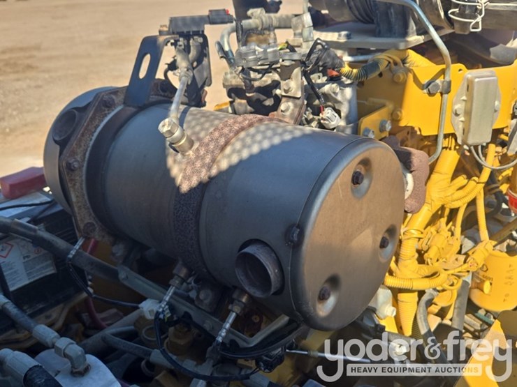 2018-caterpillar-cb34b-image-29