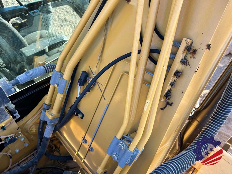 2018-caterpillar-320-image-69