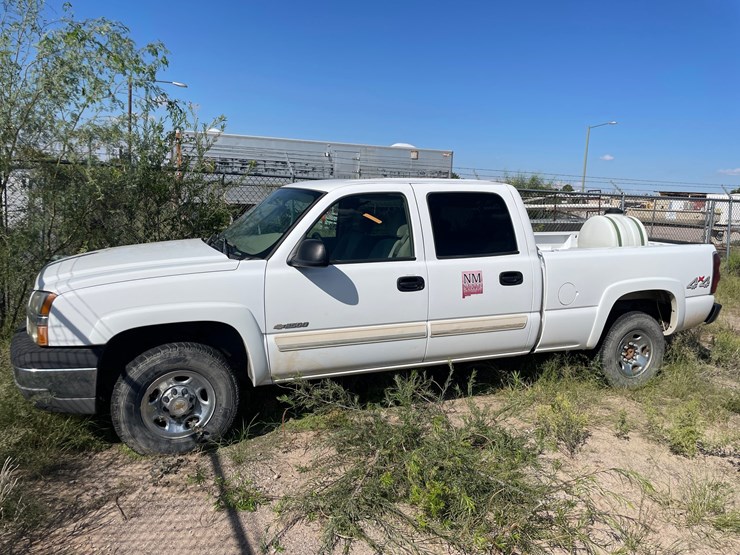 2004-chevrolet-silverado-2500-image-1