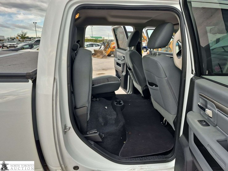 2014-dodge-1500-image-29