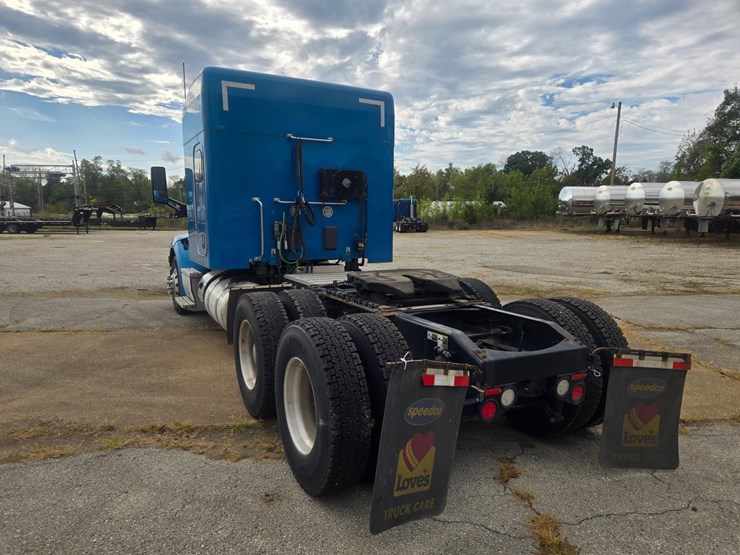 2020-peterbilt-579-image-10
