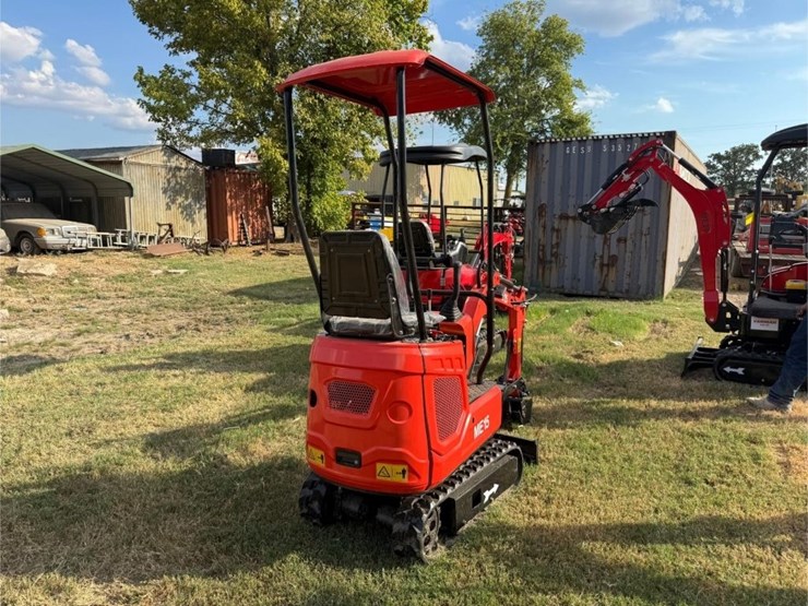 2026-me15-gas-mini-excavator-image-3