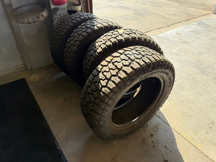 #42067-•-lot-of-(4)-lt275/60r20-tires-inv#42067-image-2