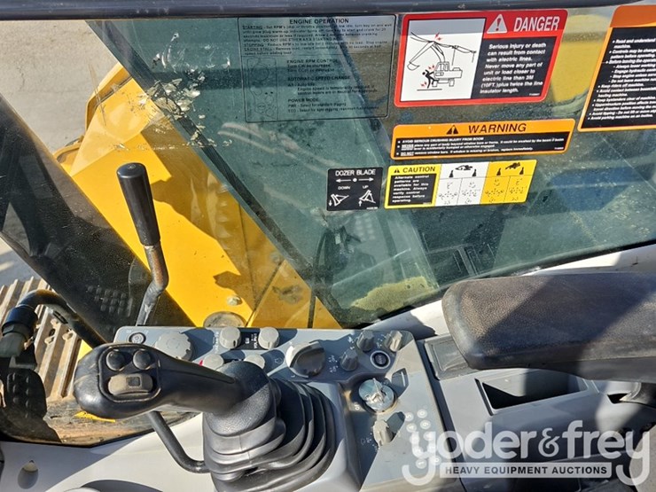 2017-deere-75g-image-26