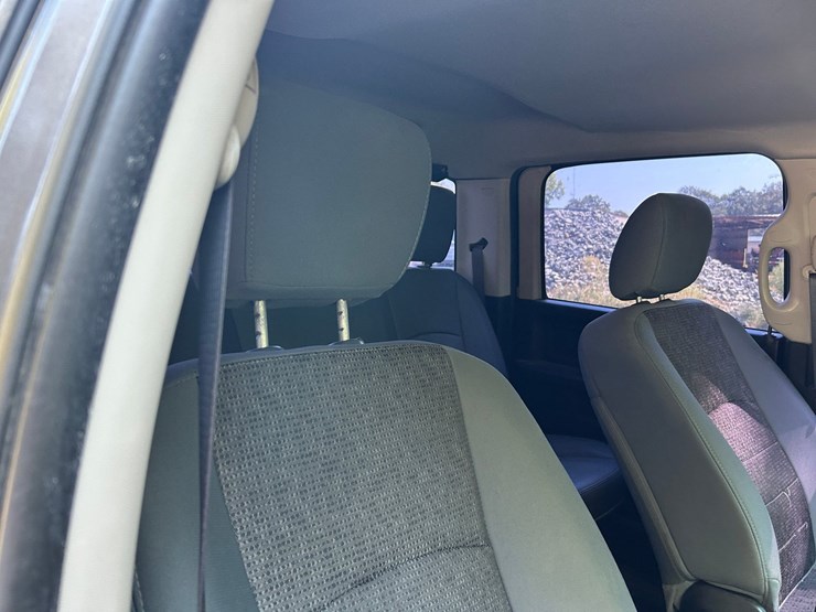 2015-dodge-1500-image-32