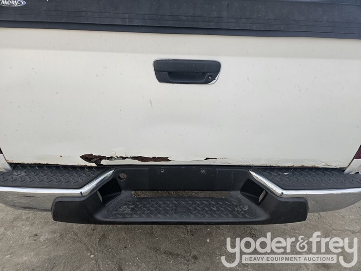 2011-chevrolet-colorado-image-16