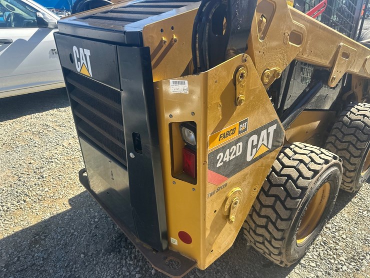 caterpillar-242d-image-20