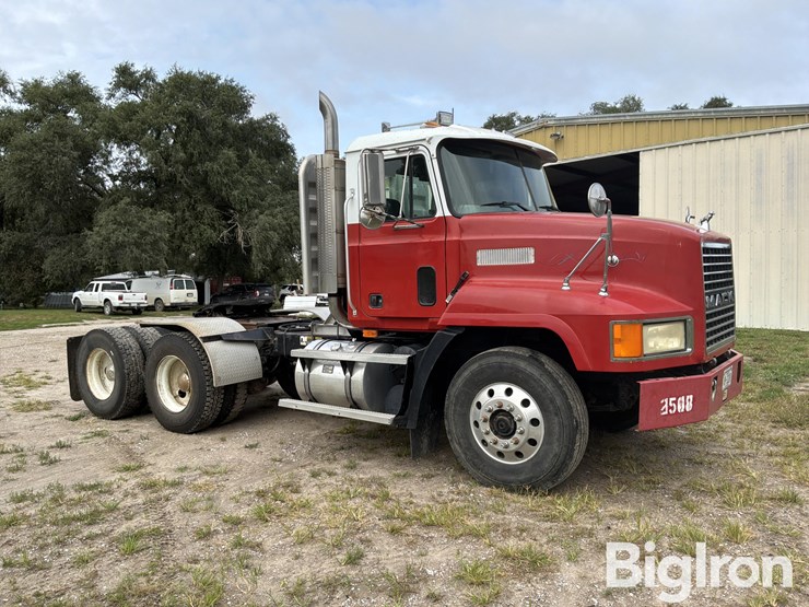 1998-mack-ch613-image-3