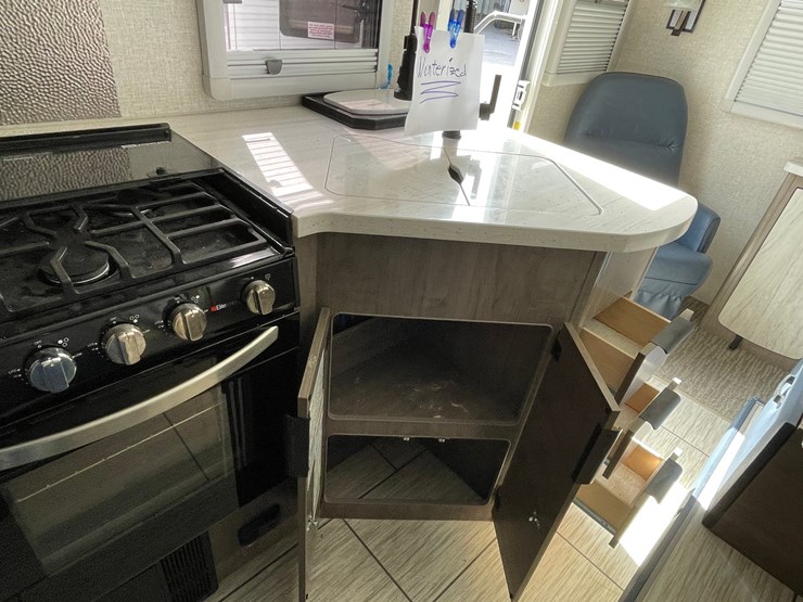 #2824-•-2022-lance-travel-trailer,-(has-new-mexico-title)-image-42