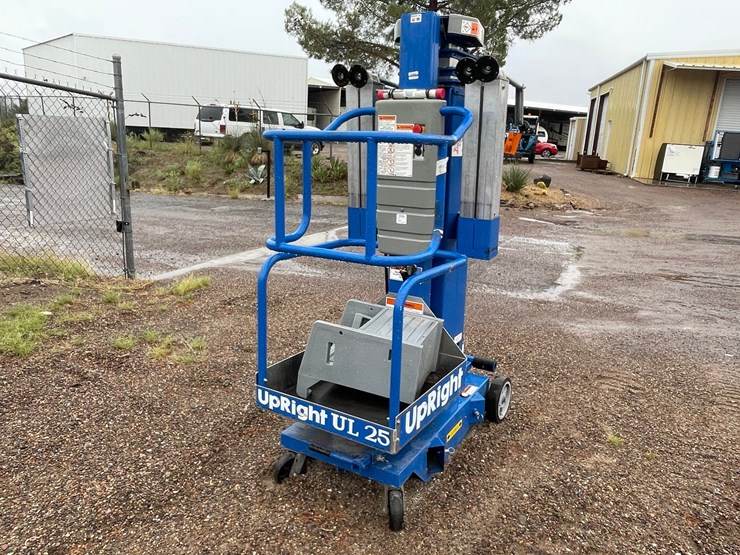 #4647-•-upright-25'-personnel-lift-image-3
