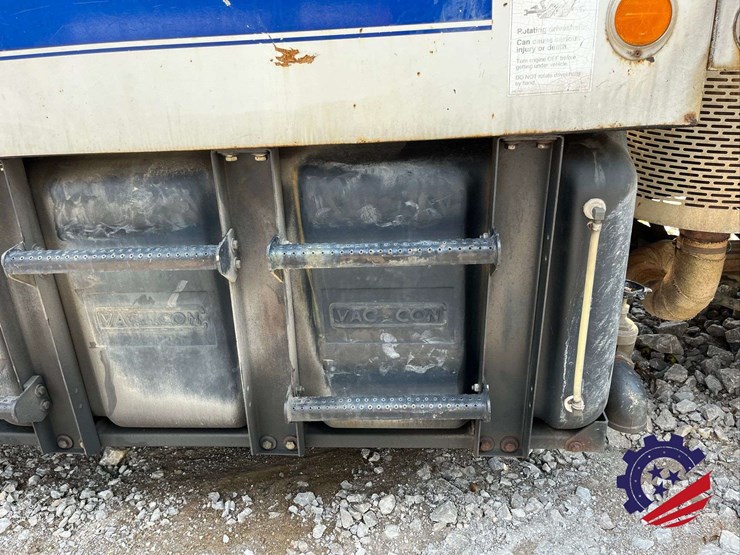 2009-international-sf637-t/a-hydrovac-truck-image-46