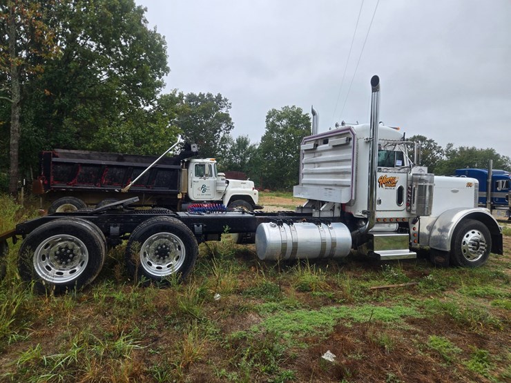 2000-peterbilt-379-image-12