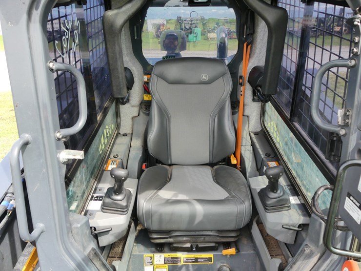 2025-deere-333p-image-15