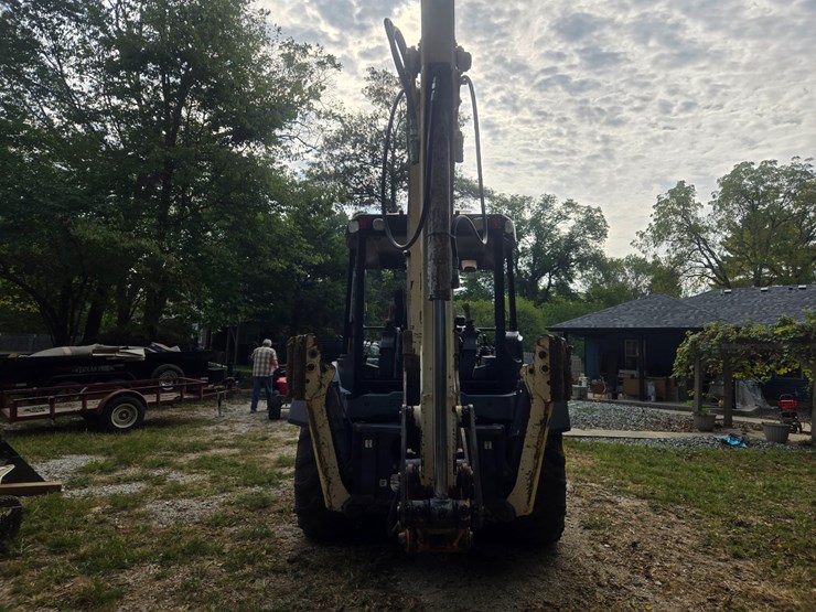 terex-tlb840r-image-8
