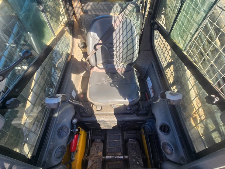 new-holland-l228-image-27