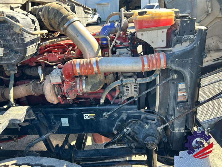 2020-peterbilt-567-image-40