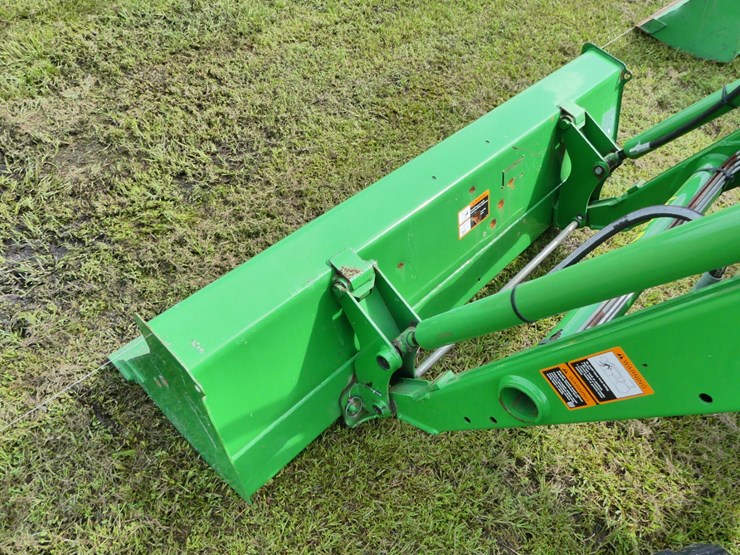 john-deere-4044m-image-11