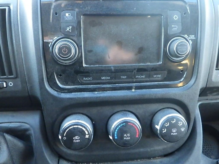2021-dodge-3500-image-26