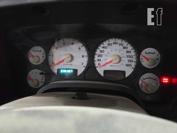 2004-dodge-ram-1500-image-11
