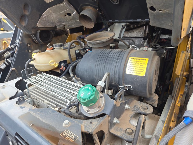 2020-deere-331g-image-29