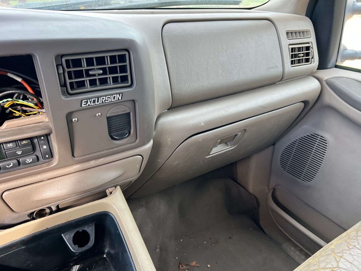 2004-ford-excursion-limited-image-16