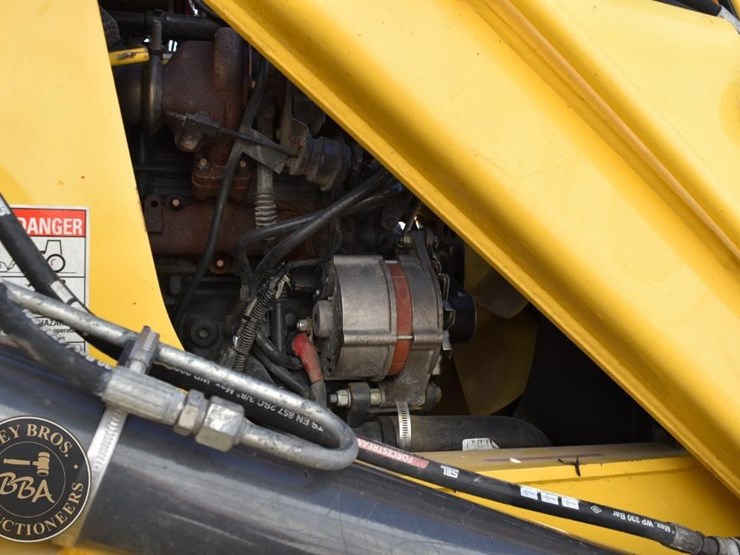 2013-new-holland-b110c-image-53