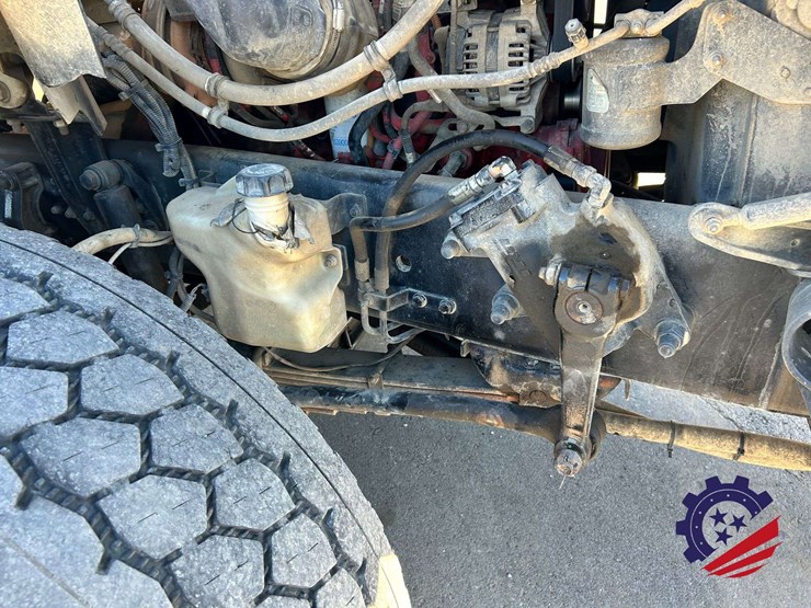 2019-freightliner-114sd-image-118